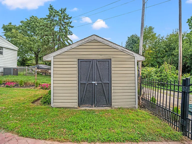 334 Walnut St — Photo 18