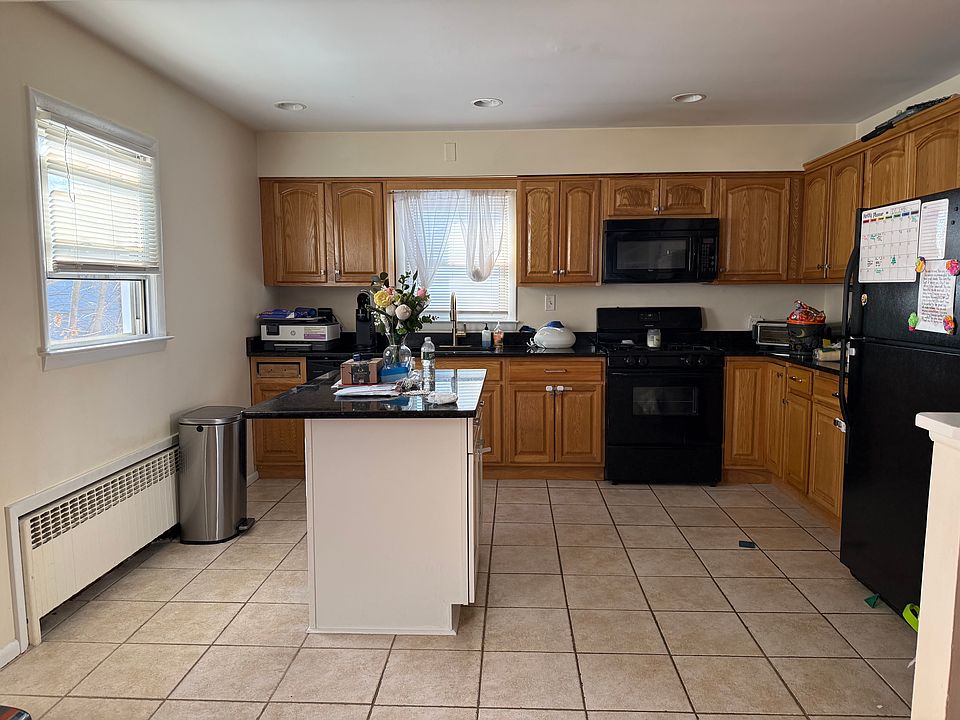 1st image of 6 Underhill Ct Floor 2