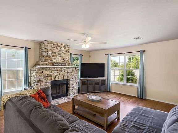 4th image of 1225 Deerhound Pl