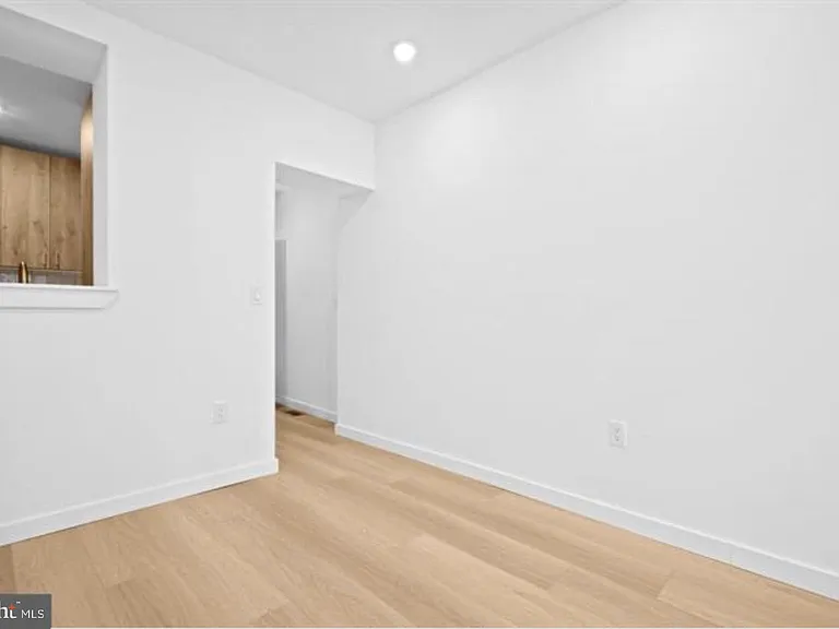 2215 N Mutter St — Photo 6