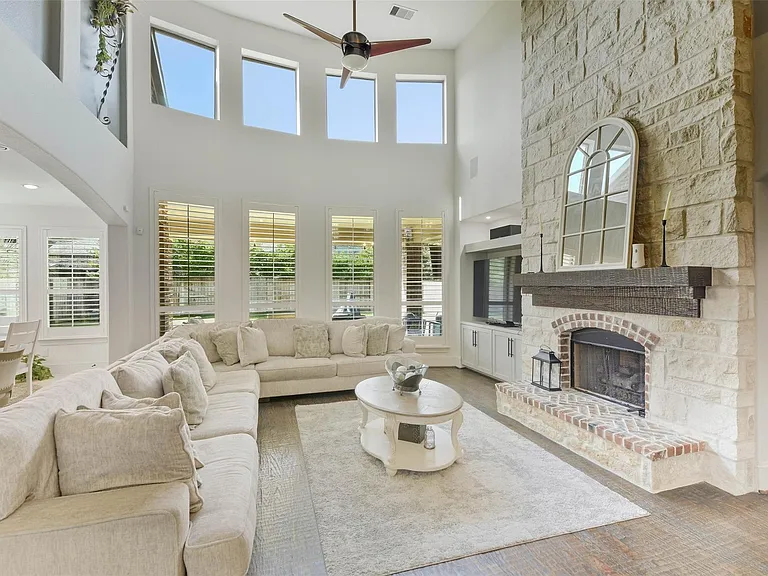 17611 Fossil Ridge Ln — Photo 8