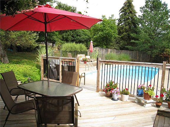 3rd image of 321 Crestwood Dr