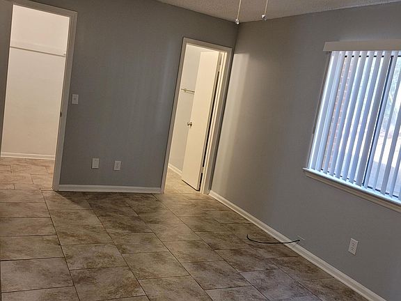 3rd image of 1682 Horseshoe Dr #B