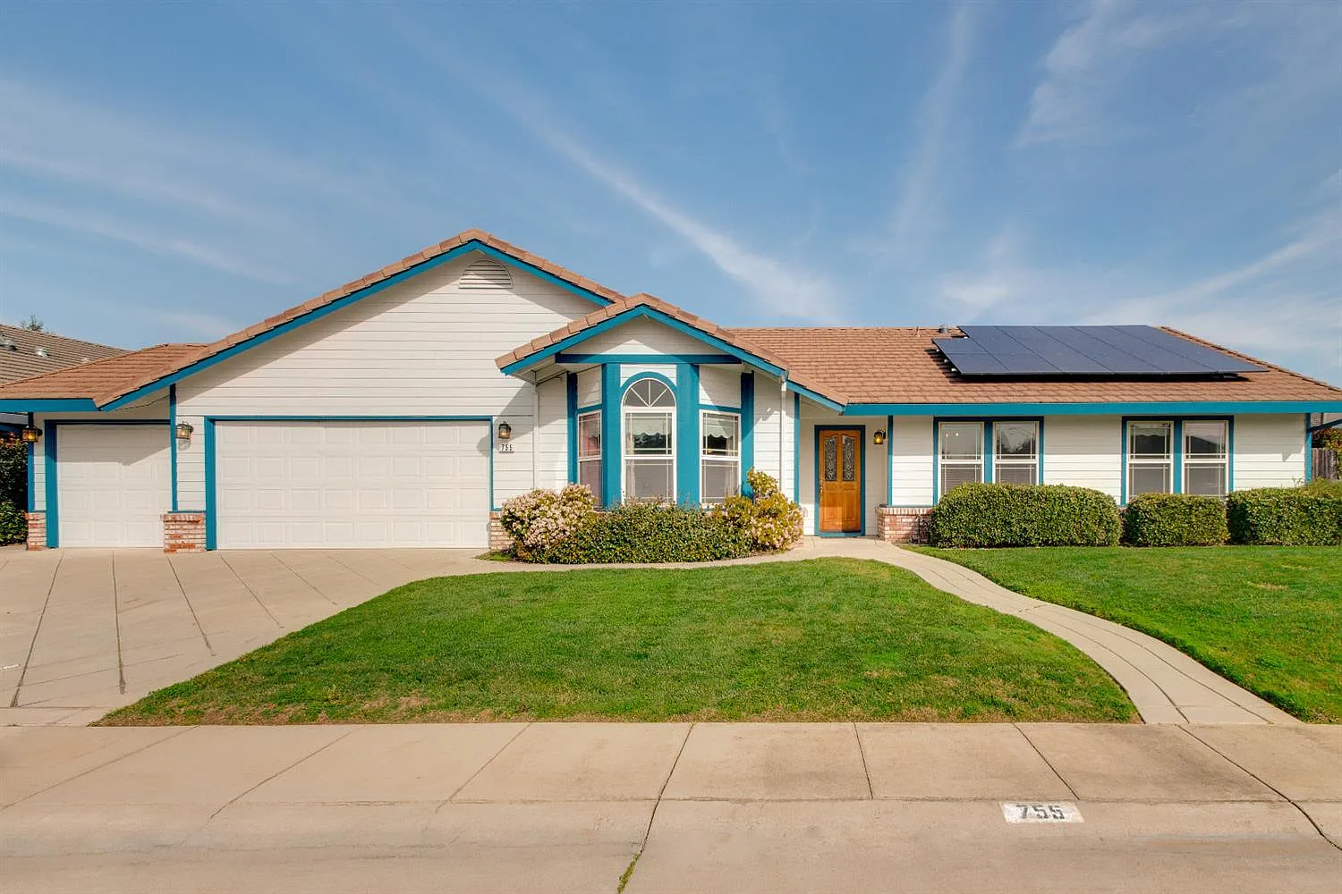 755 Buttercup Cir photo 1