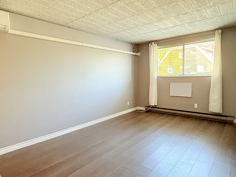 360 Tecumseh Rd W #103 — Photo 2