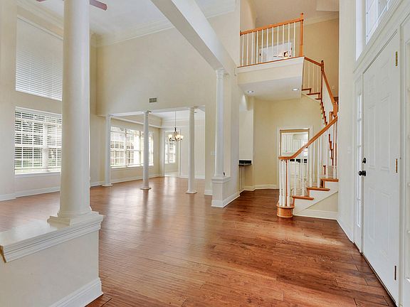 2nd image of 2013 Pointe Clear Dr
