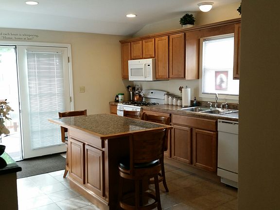 Kitchen/oak/island incl