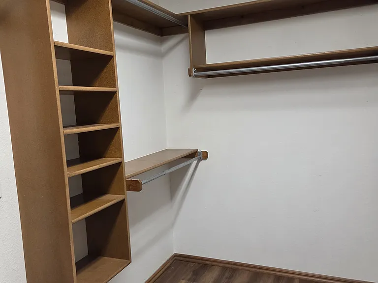 Master Bed Walk-in Closet