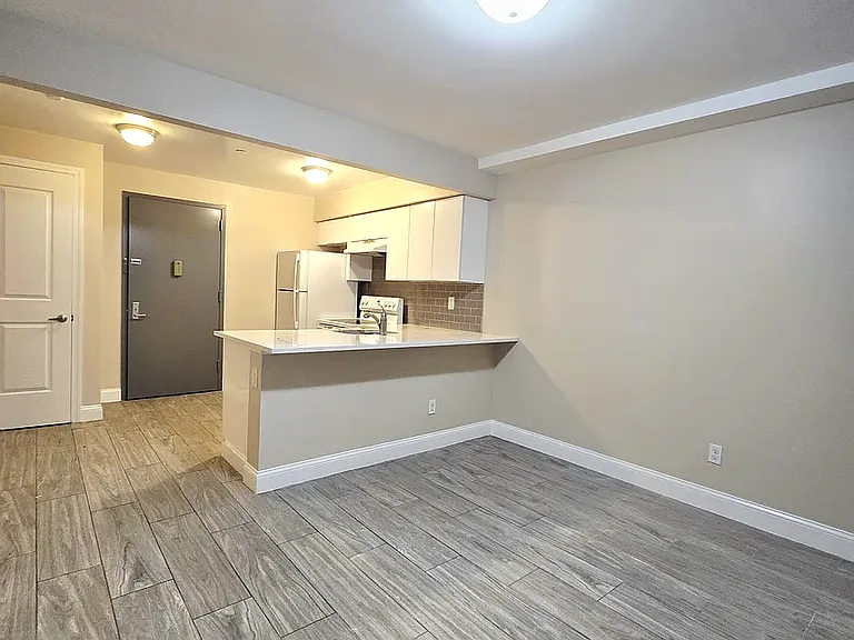5612 Van Cleef St #4R — Photo 1