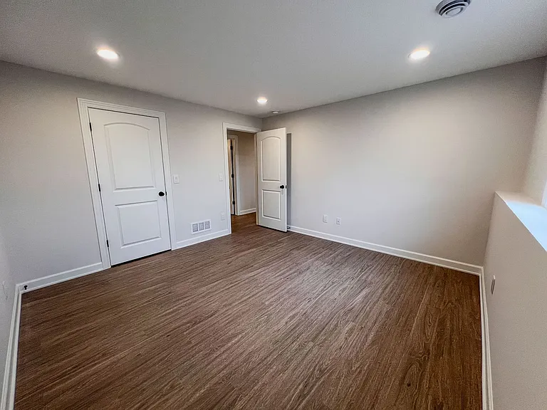 605 S Division St — Photo 17