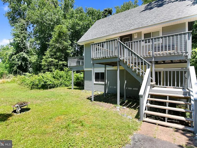 459 Monument Dr — Photo 17