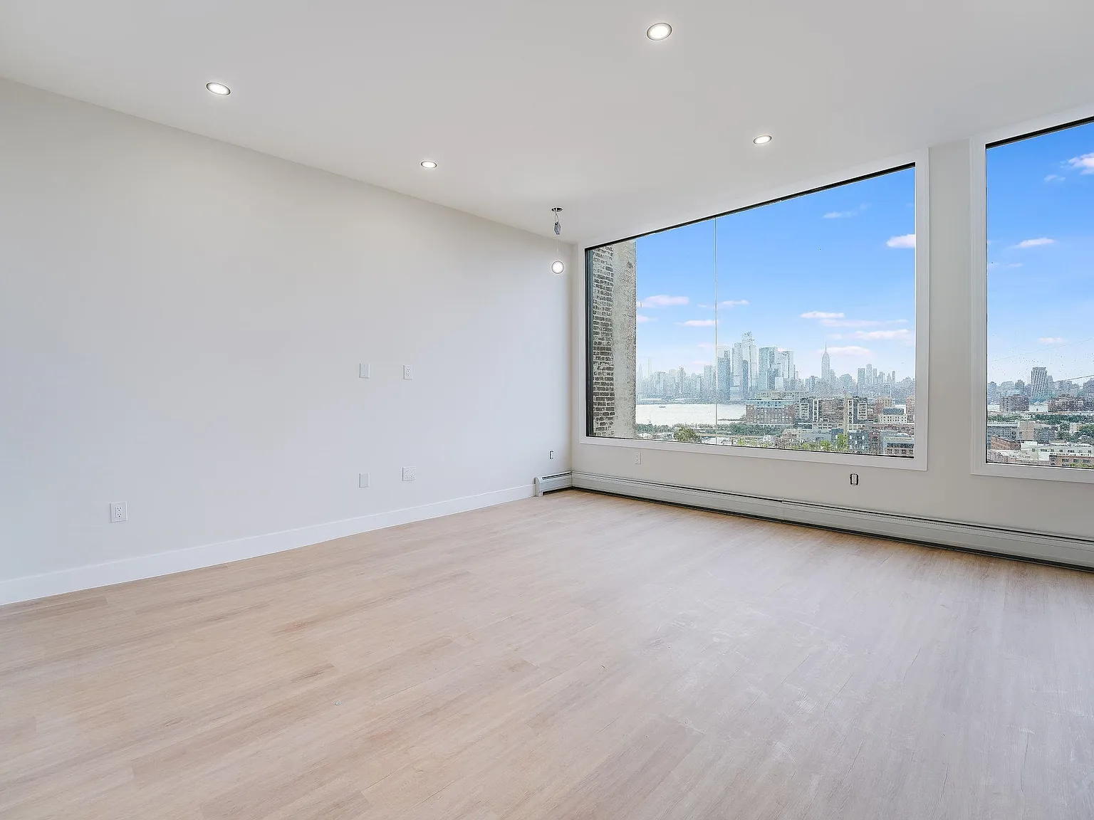 3 bed, 1300 sqft, $4,500 — Photo 3