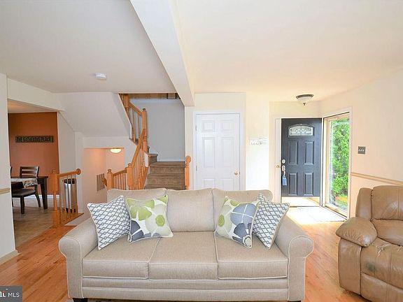 3rd image of 1212 Pin Oak Dr
