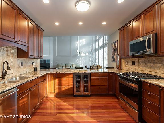 5th image of 18126 Waterside Cir