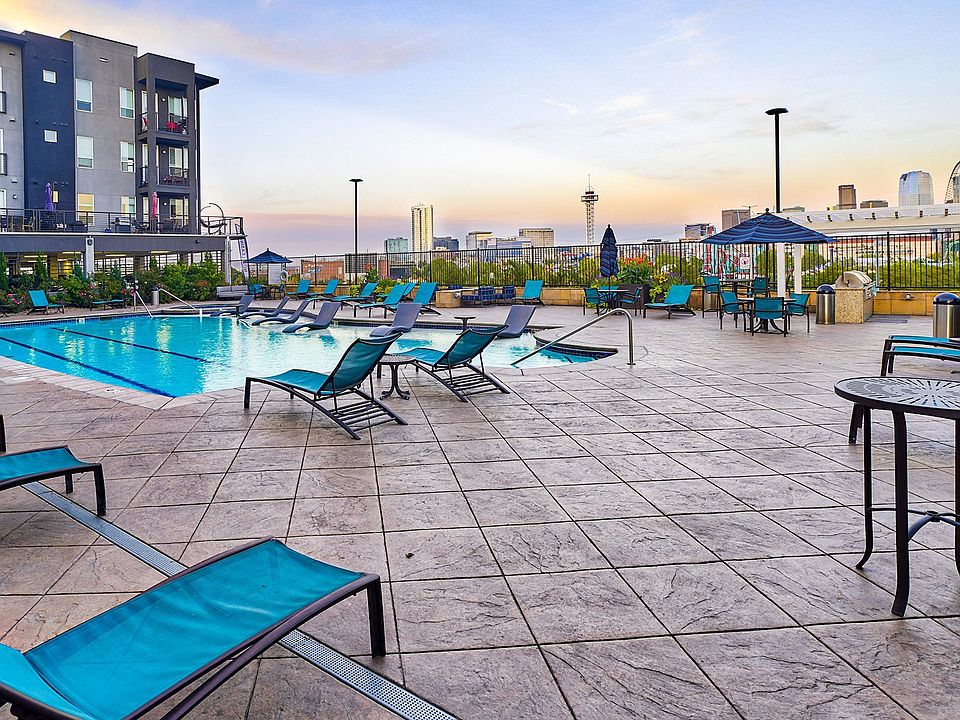 Enjoy stunning amenity spaces, both indoors and outdoors