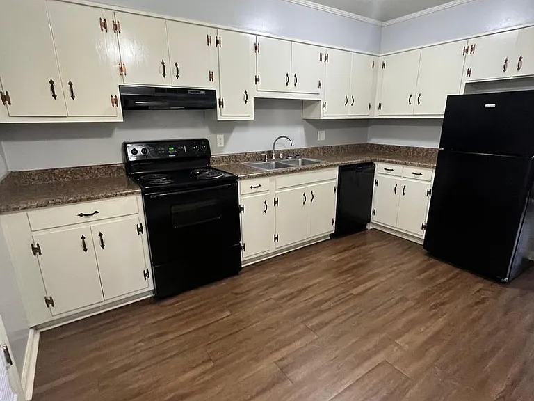Huntingdon Apartments — Photo 14