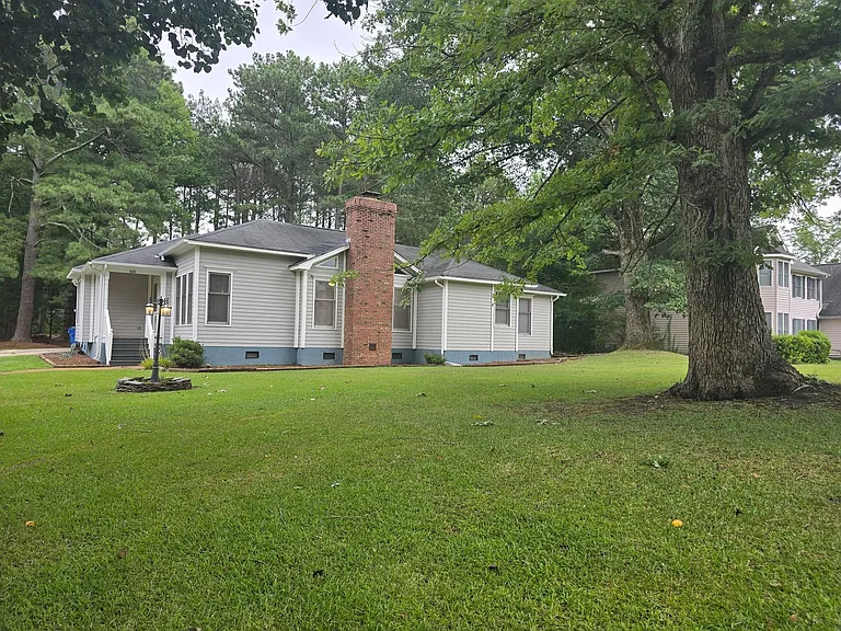 215 Mill Pond Rd — Photo 2