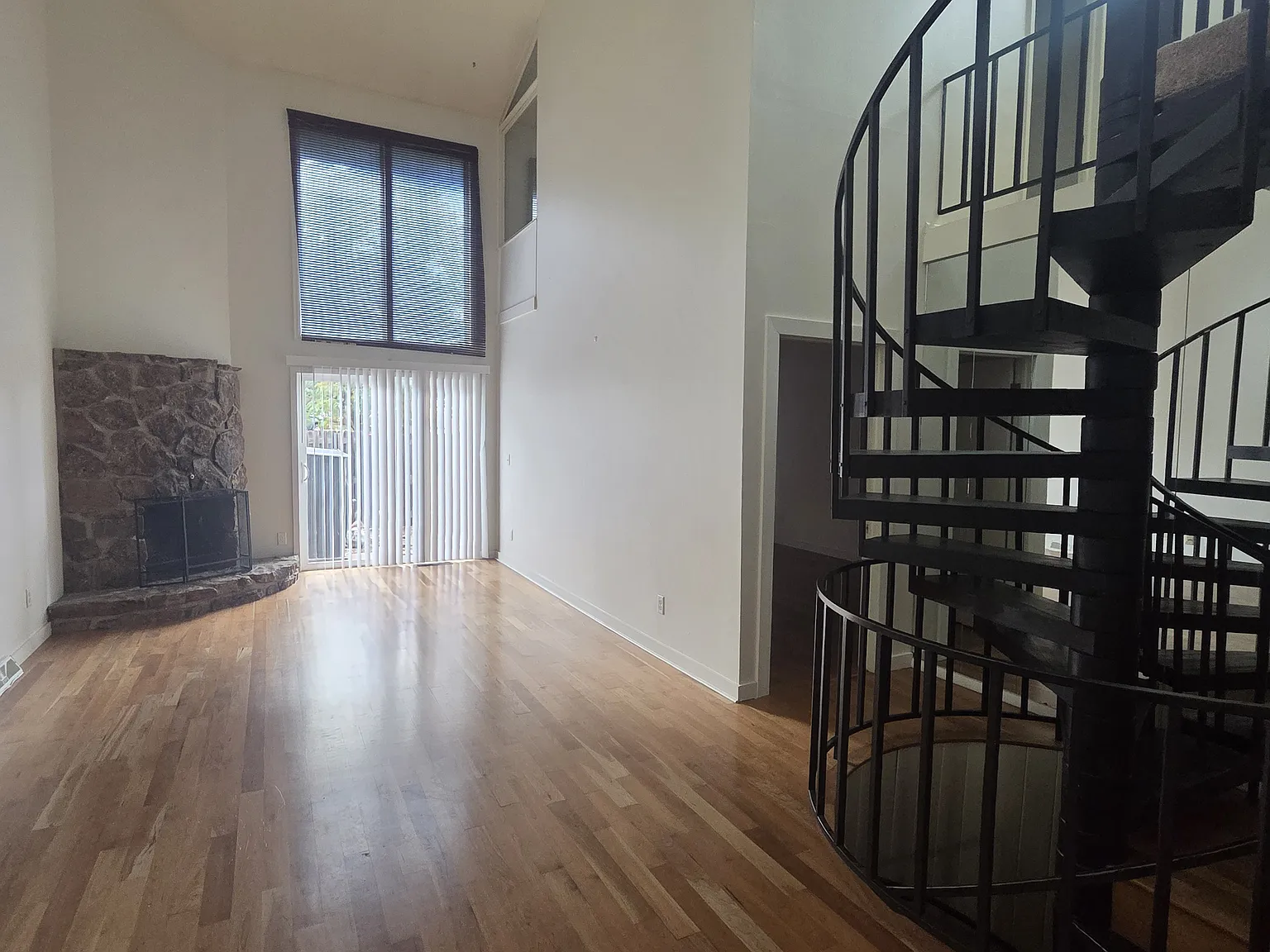 1570 Greenbriar Blvd — Photo 1