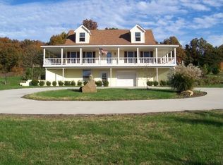 160 Twin Oaks Rd, Livingston, TN 38570