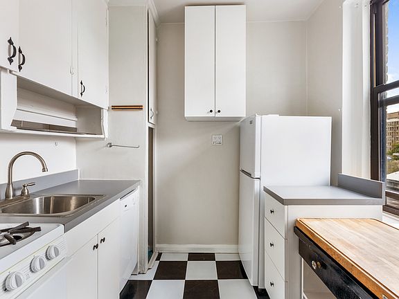 4th image of 111 W 94th St APT 6H