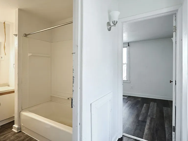 301 N Queen St — Photo 10