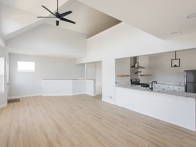 458 Hague St #2 — Photo 2