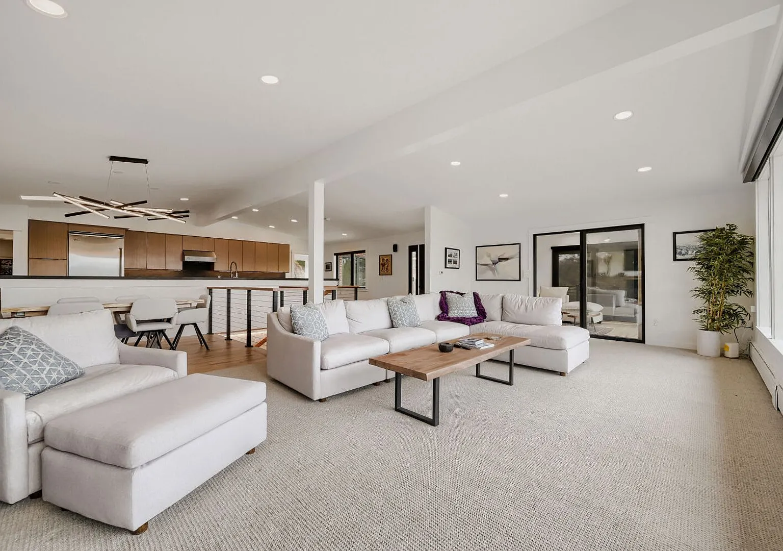 Panoramic Peaks and Ultimate Boulder Retreat — Photo 3