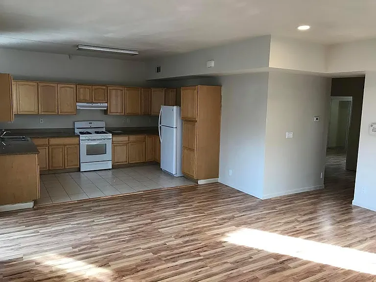 2233 84th Ave — Photo 18