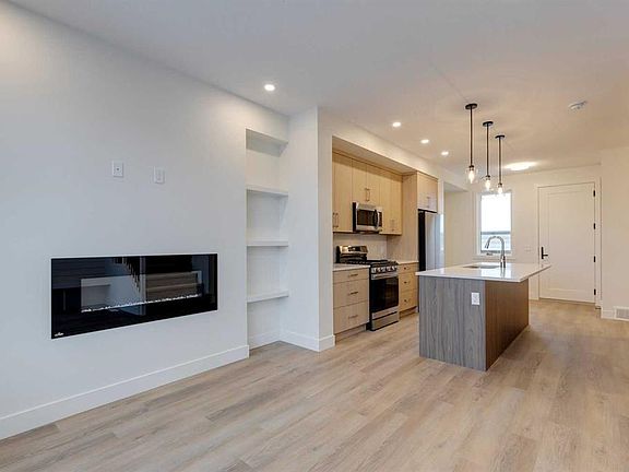 3rd image of 2124 W 7th St NW