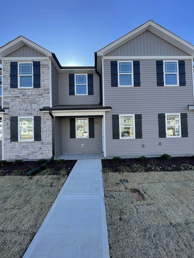 2 bd 2.5 ba townhome — Photo 1