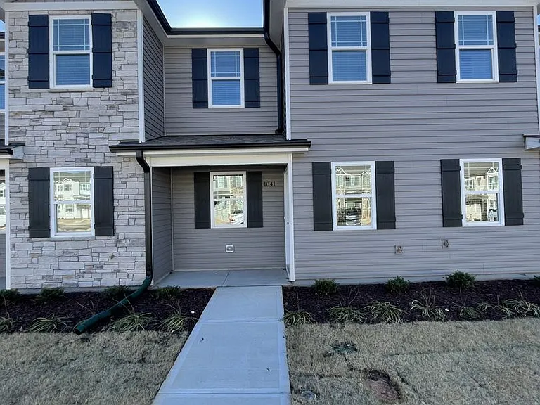 1041 Peony Ln — Photo 1