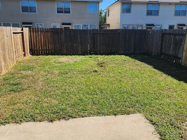 11428 Hackmatack Way — Photo 49