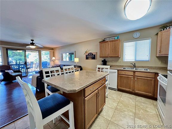 4th image of 123 Southwood Shores Pl #3D