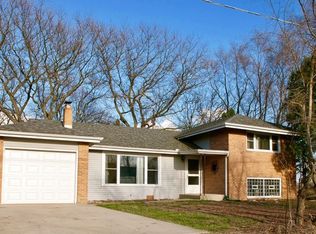 315 S Show St, Capron, IL 61012