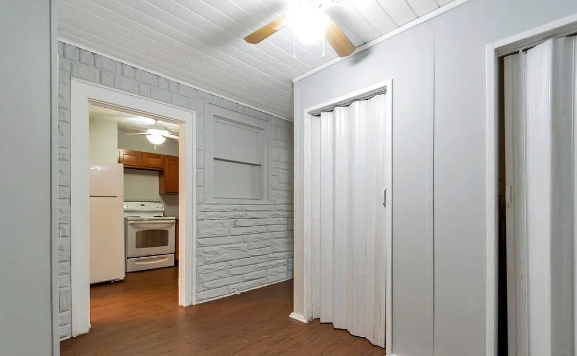 3 bed, 822 sqft, $1,300 — Photo 3