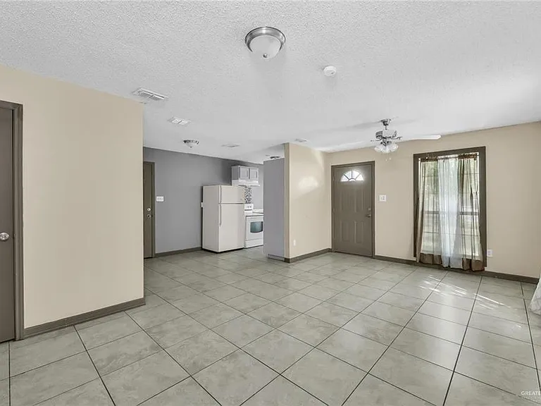 440 W Siesta St — Photo 2