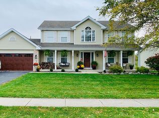 304 Oak St, Poplar Grove, IL 61065