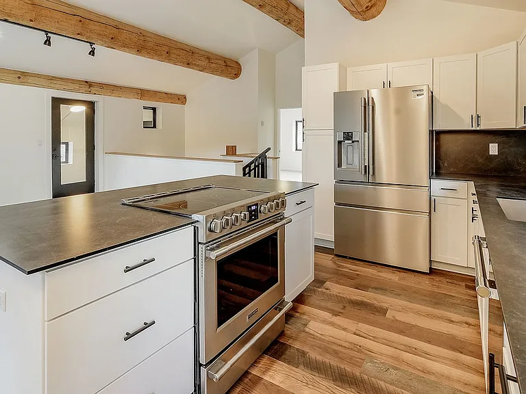 148 N Aspen St — Photo 3