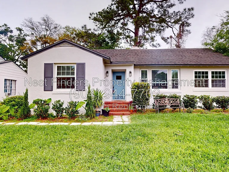 2215 Larchmont Rd — Photo 1