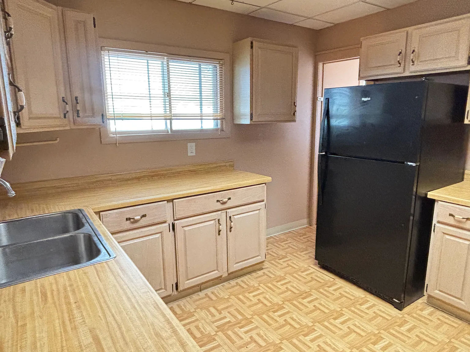 4 bed, 2.5 bath, 1374 sqft, $1,460 — Photo 2
