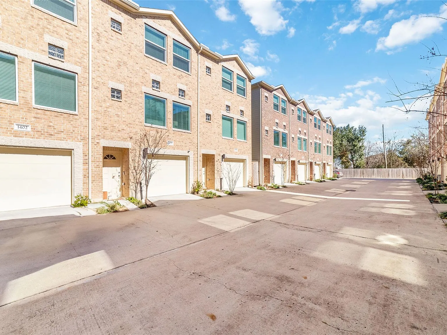 2 bed, 2.0 bath, 1501 sqft, $1,895 — Photo 3