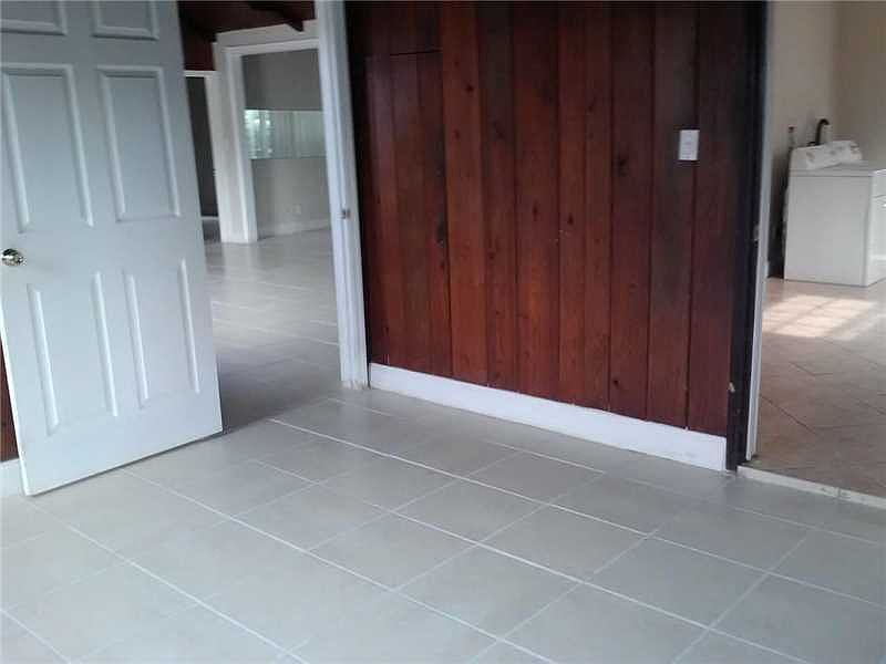 2nd image of 419 3rd Ave S