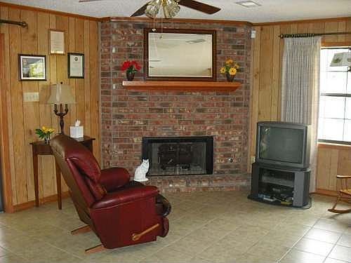 4th image of 104 Somerset Dr
