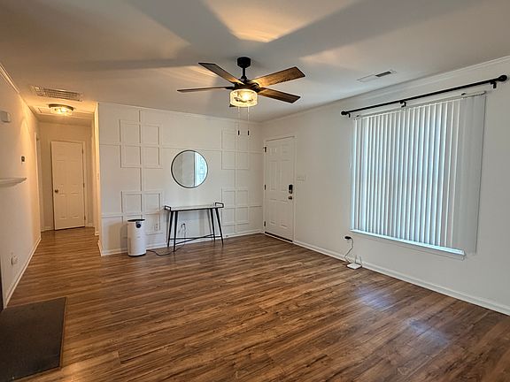 3rd image of 5917 Crape Myrtle Ln