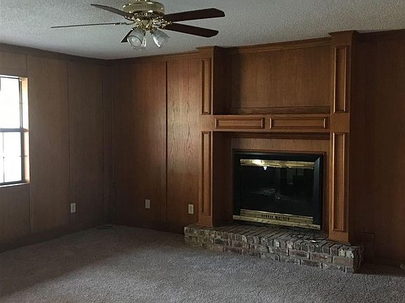 2nd image of 203 1/2 Memorial Dr