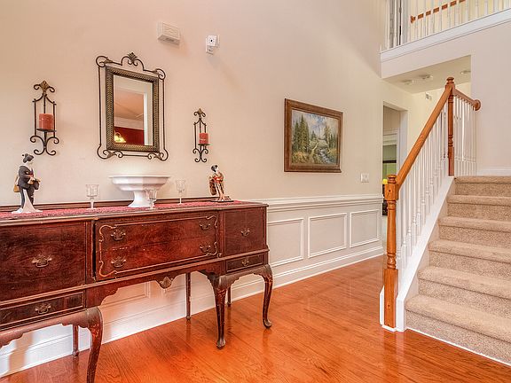 Dramatic 2-story entryway
