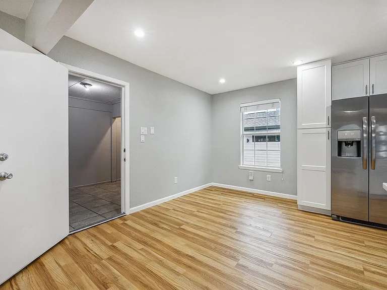 1111 Lawson Ln — Photo 15