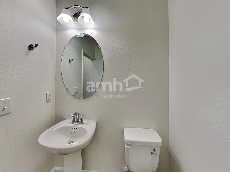 1115 Walden Pond Dr — Photo 9