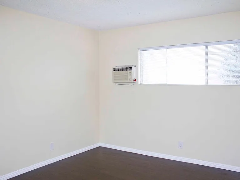 18 N 4th St #6 — Photo 8