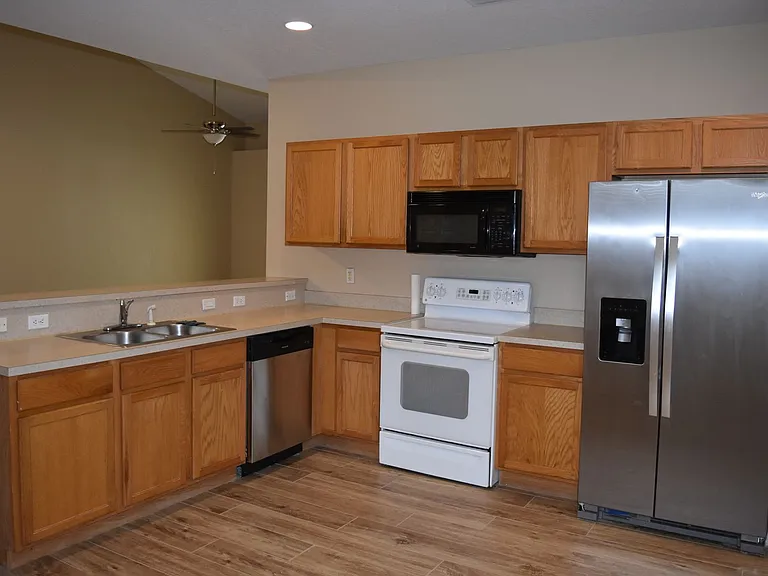1040 Venetian Dr #203 — Photo 21